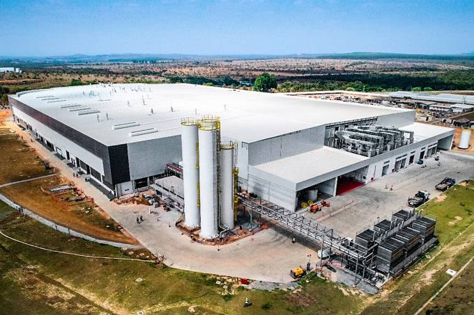 Ambev inaugura fábrica que produz 1,5 bilhão de latas ao ano, e sem bebida